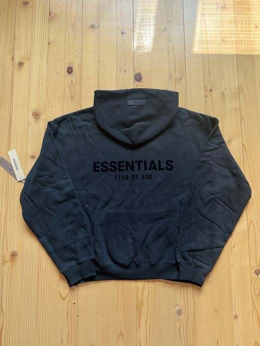 Екип Essentials (налични S, размери)