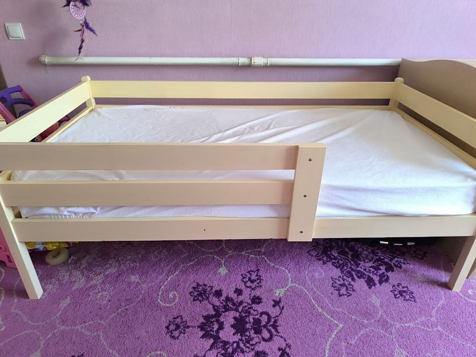 Срочно Продам детскую кровать и матрас.