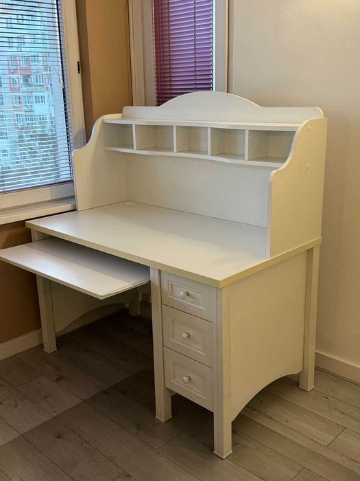 Продавам БЮРО - Бяло