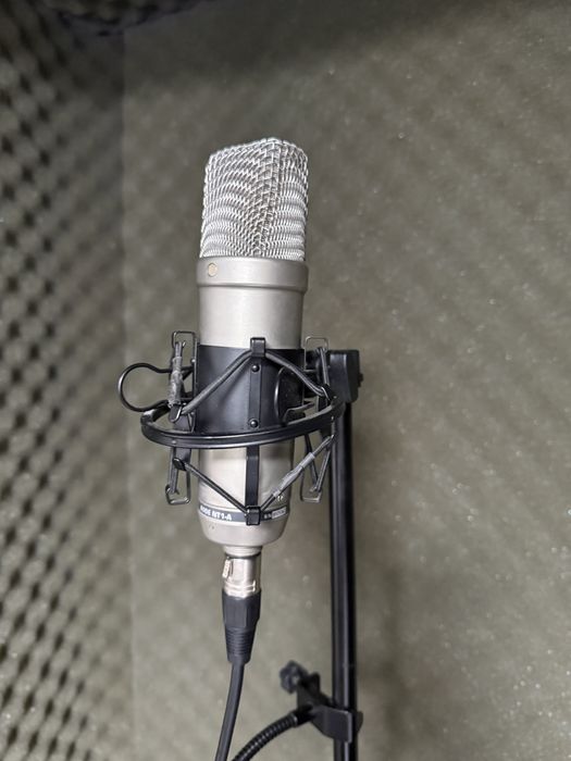 Продам студийный микрофон Rode Nt 1a
