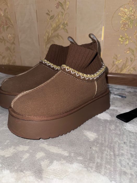 Продаю угги, в отличном состоянии