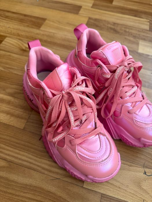 Дамски розови маратонки