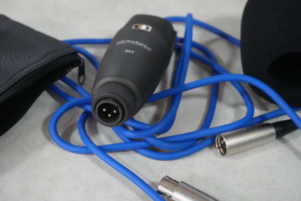 Професионален XLR кондензаторен микрофон M7 със включен кабел и ветроб