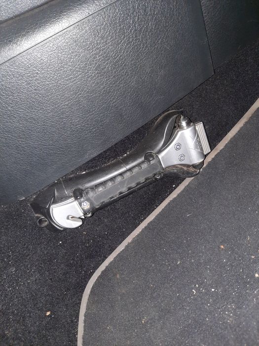 Ciocanel de salvare din accident