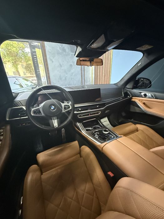 Продается BMW X7 40i отличном состоянии 2024 года
