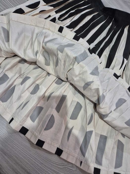 Fusta plisata alb-negru