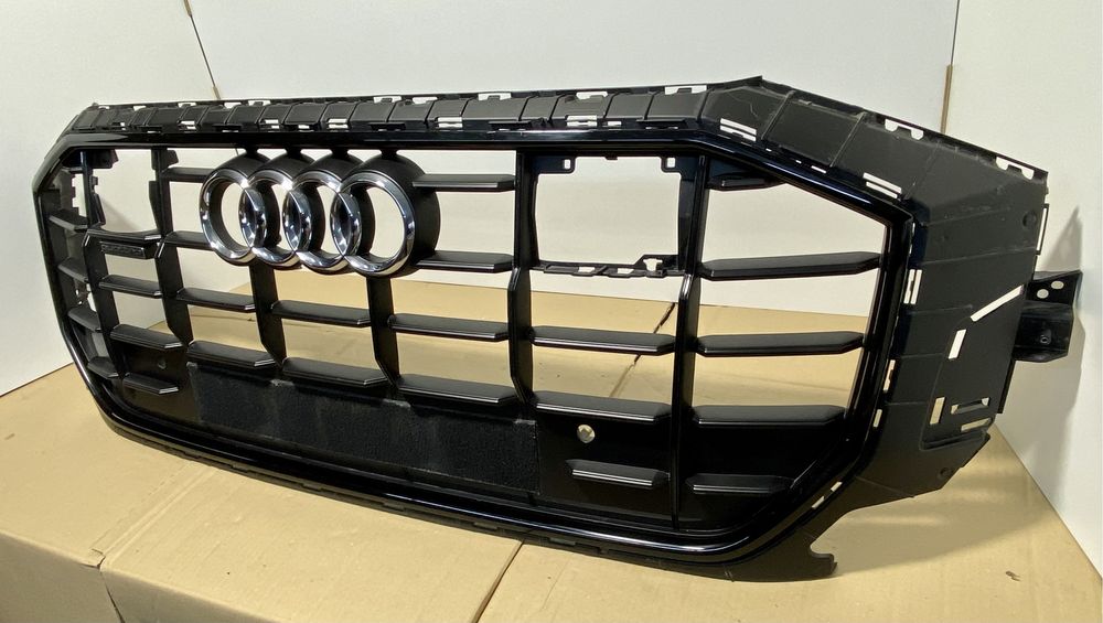Grila centrala Audi Q8  Cod: 4M8853651 AF
