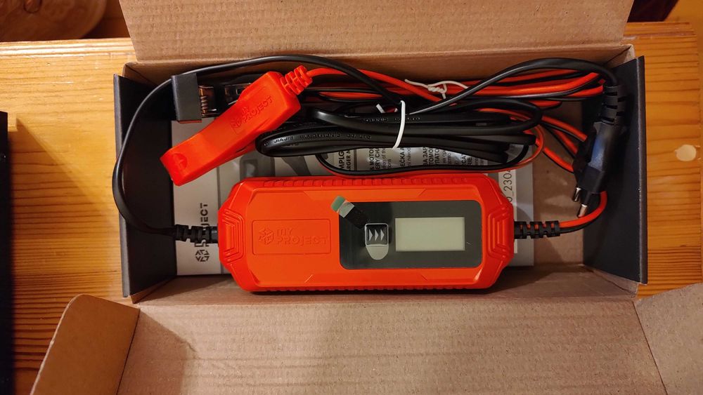 Интелигентно микропроцесорно зарядно за акумулатор 6-12 V, 5 A