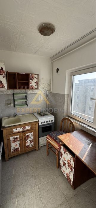 Vand Garsonieră zona Hotvon