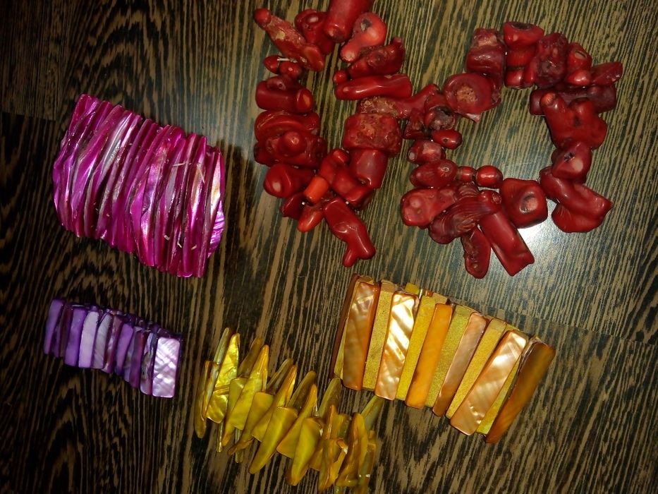 Гривни от чист седеф/полускъпоценни камъни/цени в описанието