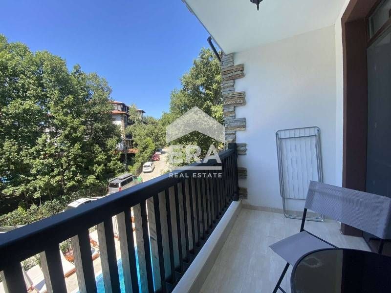 Студио с гледка към басейна в Приморско