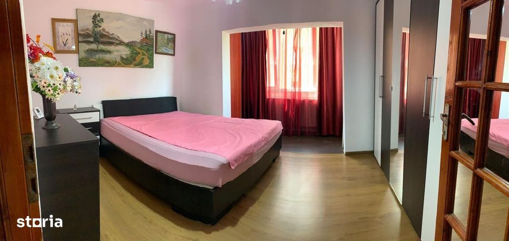 Apartament de vanzare, cu 3 camere, mobilat si utilat, in zona Dambovi