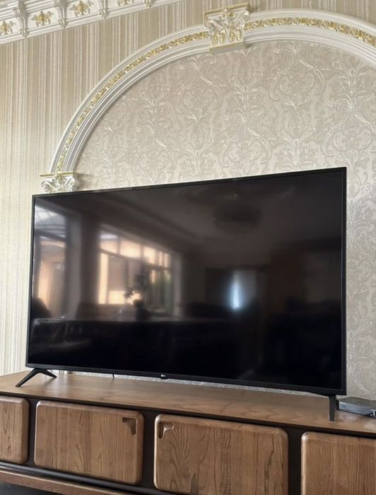 Продам Большой Смарт Тв Оригинал LG