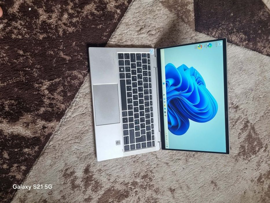 Vând laptop cu seria pe spate pentru cine e interesat este și digital