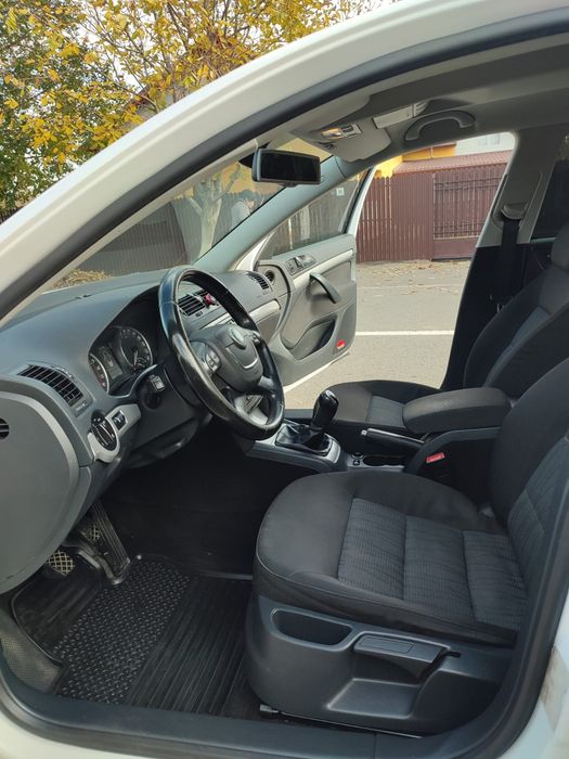 SKODA Octavia 2012 — imagine 5