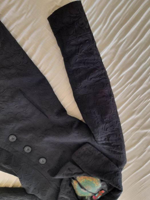 Продавам дамско палто на фирмата Desigual