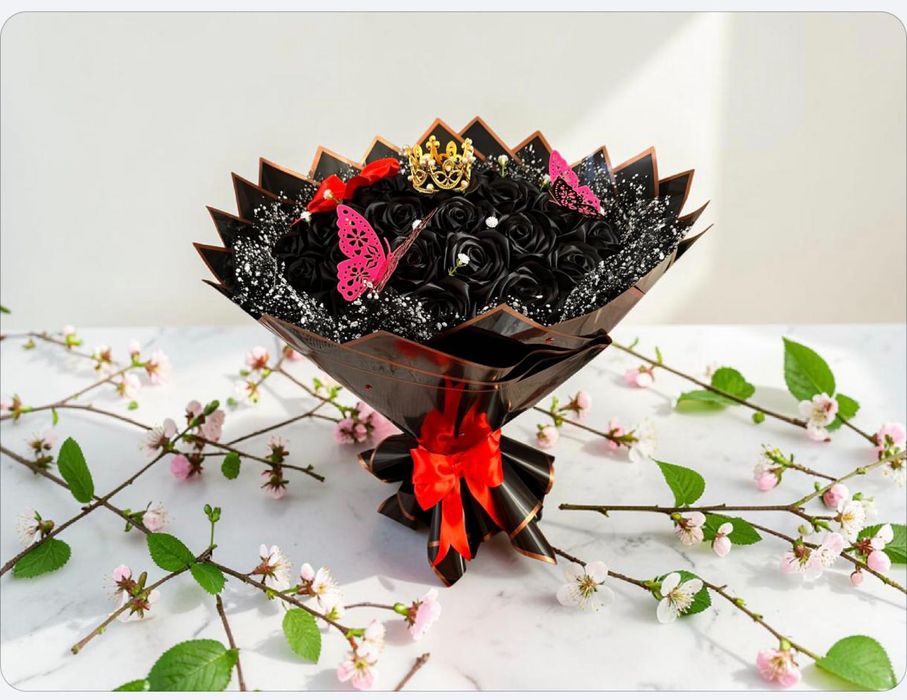 Букет из 33 черных роз.