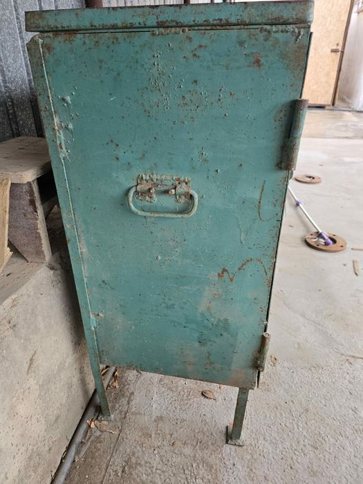 Продам железный сейф