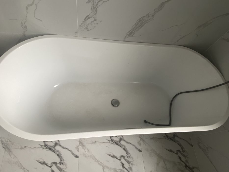 Продам ванну состаяние новая