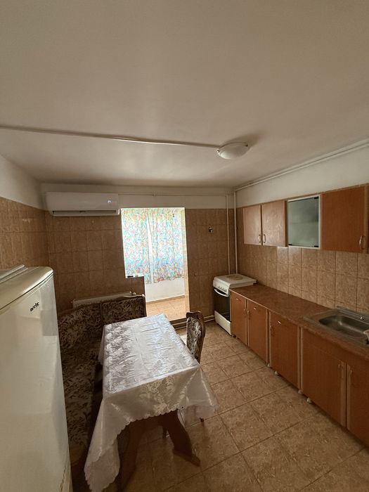 Proprietar, inchiriez apartament 2 camere decomandat