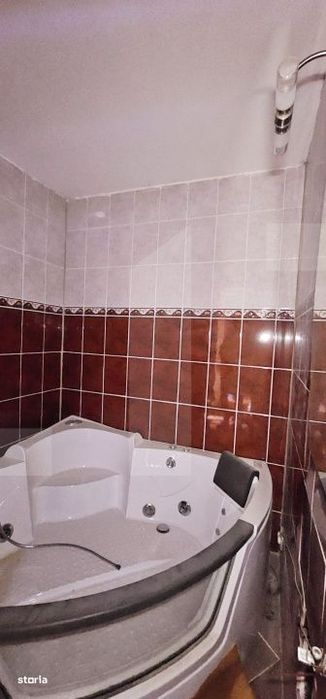 Apartament generos: 97,5 mp, 5 camere, 2 bai mari