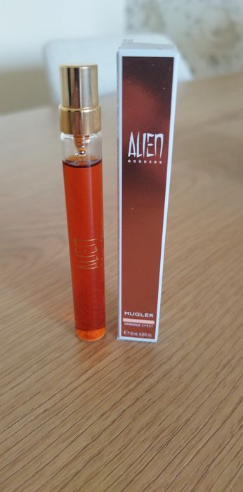 Alien Goddess supra florale