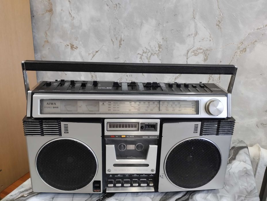 Японский винтажный кассетный магнитофон AIWA