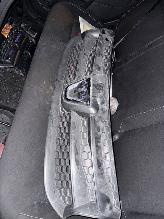Grilă superioară radiator Dacia Sandero 2012-2016