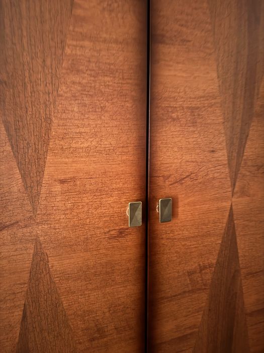 Шкаф и две тумбочки деревянные