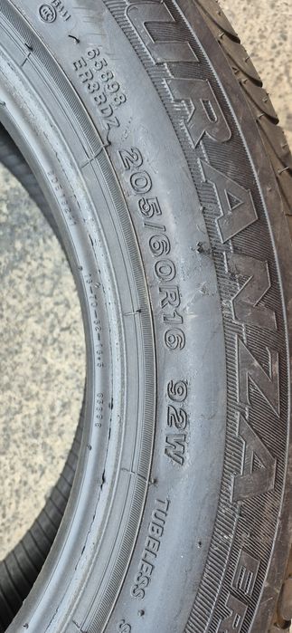 4 anvelope vara runflat ca noi Bridgestone 205/60/16.Pretul este pe bucata.