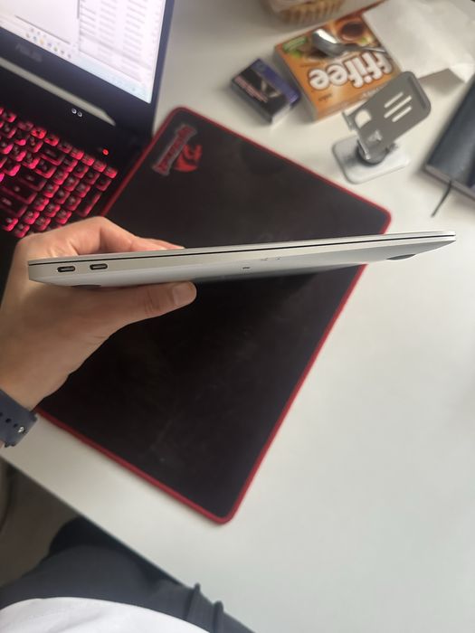 Macbook  2020 отличное состояние