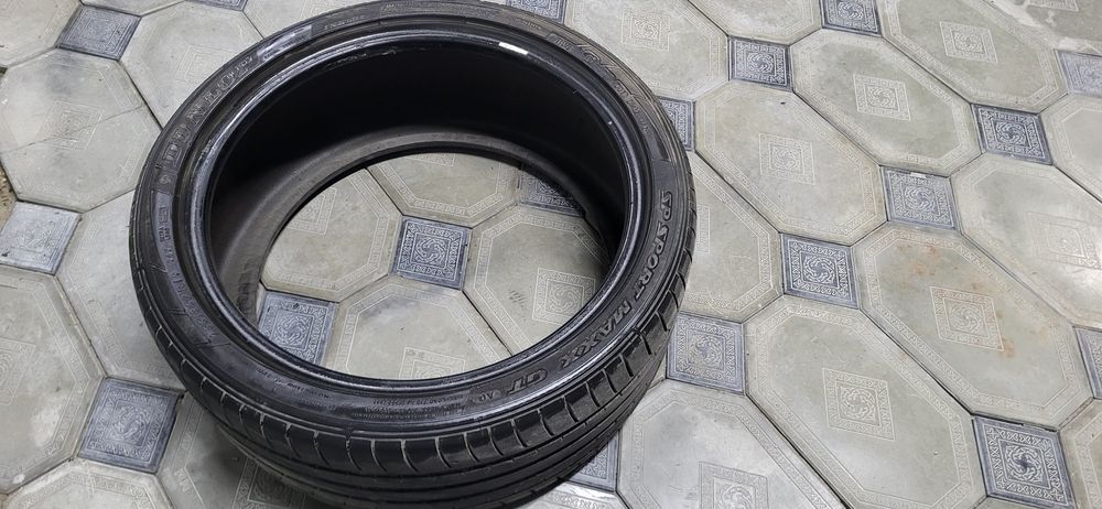 Летняя резина  одиночка DUNLOP  255/35/19  в хорошом состояние