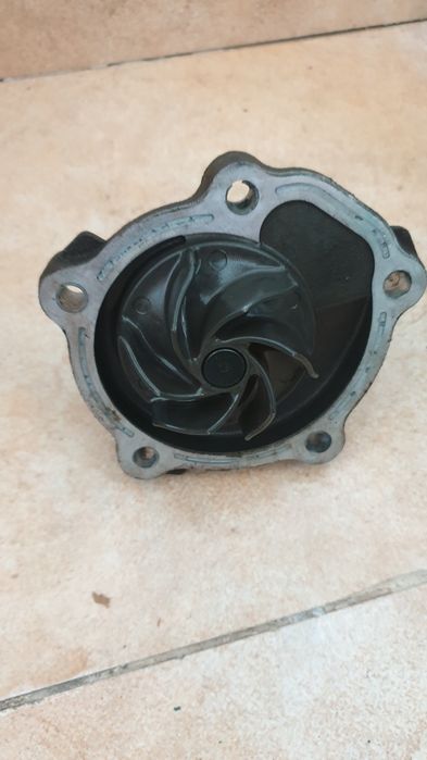 Помпа водяной насос Suzuki sx4