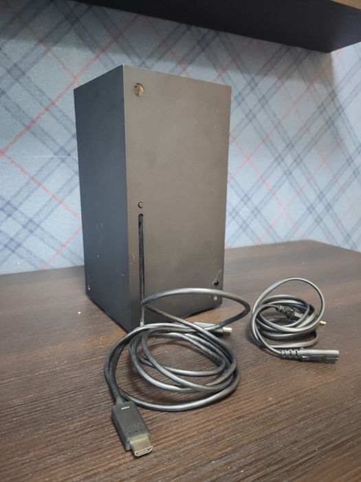 Игровая консоль "Xbox series X"