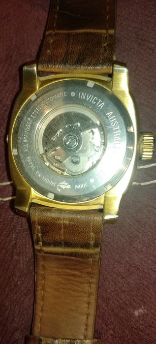 Invicta Australia с кожена каишка