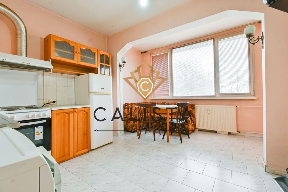 Тристаен апартамент под наем в ж.к. Сухата река, 2165053