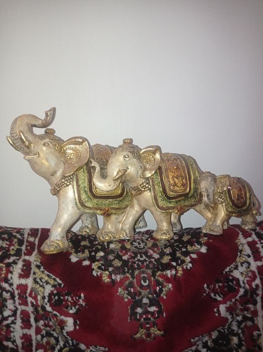 Статуэтки и винный комплект из цветного стекла  60-70х годов