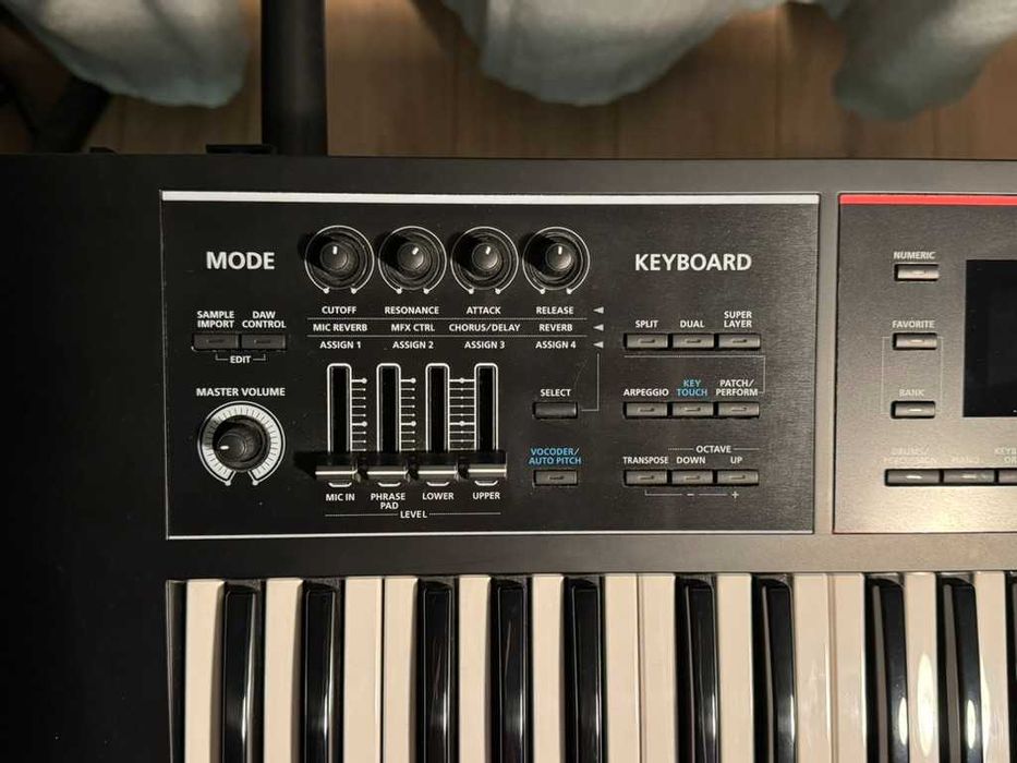 Синтезатор Roland Juno DS61