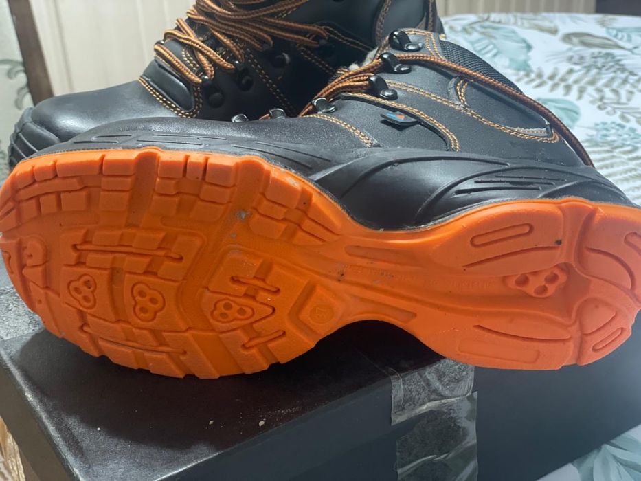 Продам берцы зимние