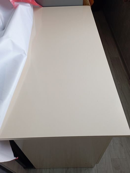 Продам компьютерный стол.