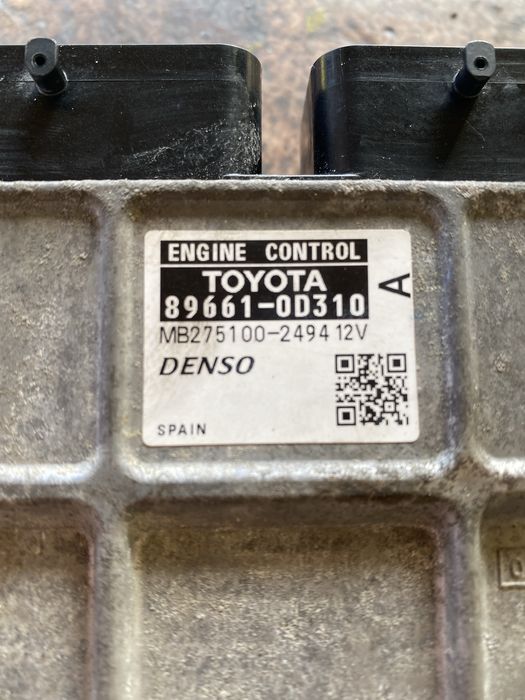 Компютър  за двигател на тойота ярис 1.3 бензин