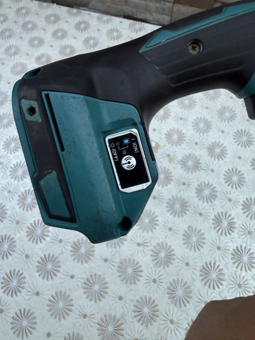 Акумулаторен перфоратор MAKITA DHR182