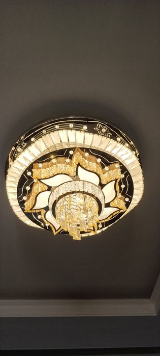 Люстры, 2 штуки.