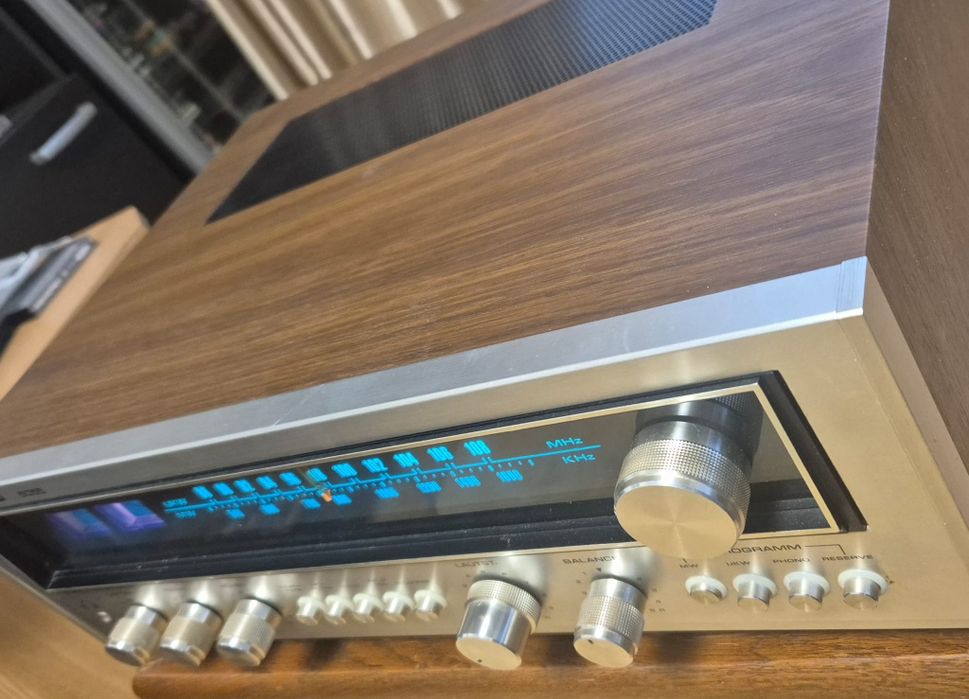 Amplituner Sony si Nikko