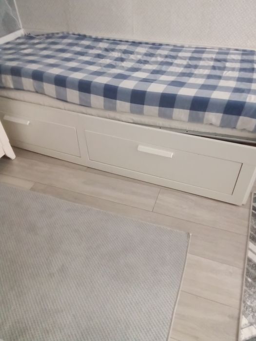 Продавам 2 броя легла