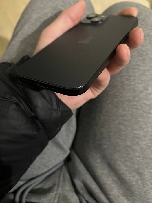 Продам iphone 15 на 128 гигов