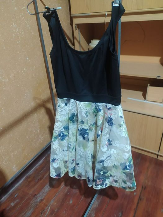 Продам платья все по 100тысяч