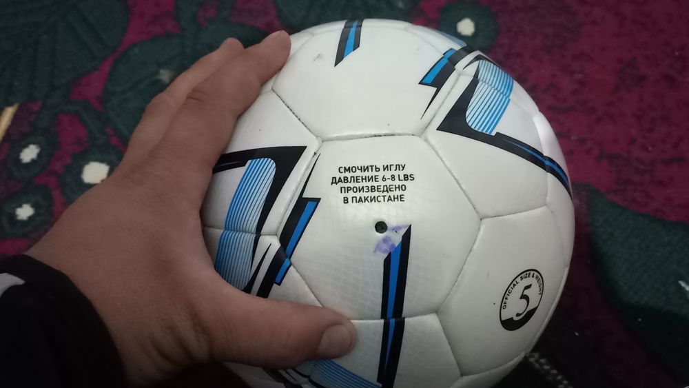 Футбол тўплари сотилади покистонда ишлаб чиқарилган янги 2 дона