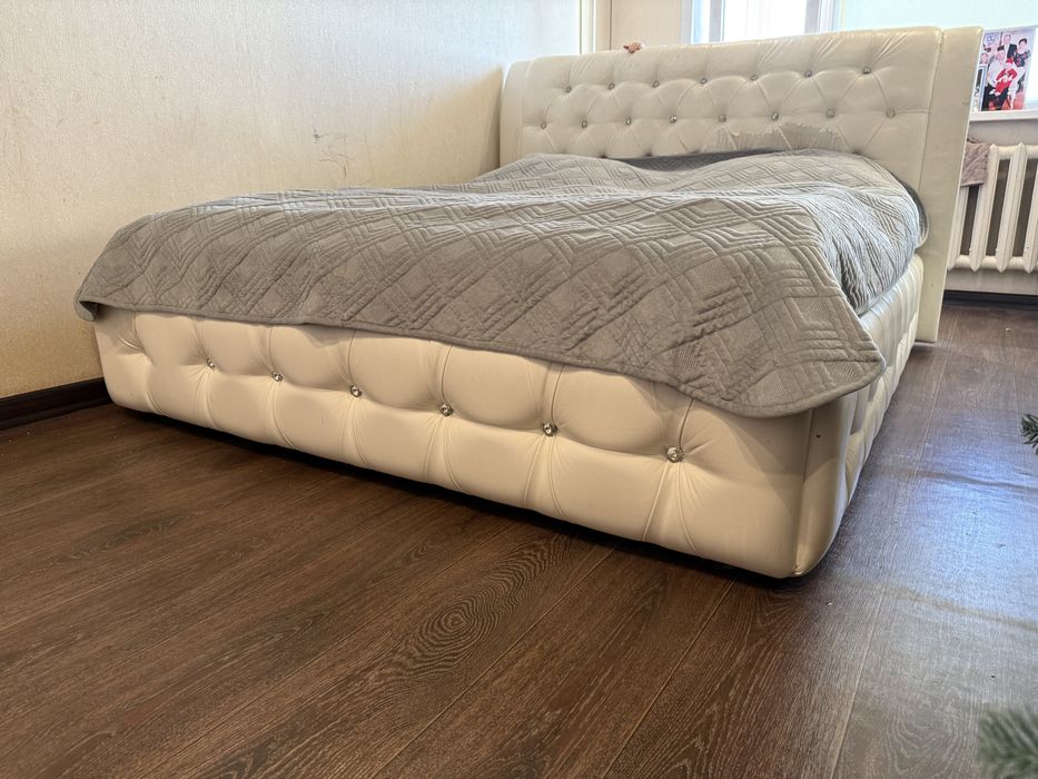 Продам двухспальную кровать