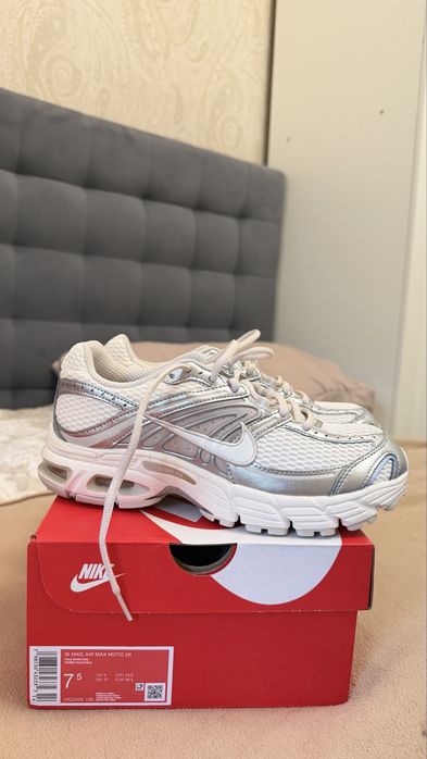 Продам кроссовки Nike Air Max Moto 2k, оригинал
